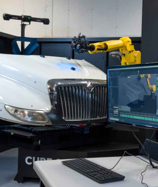 CUBE-R 扫描卡车引擎盖