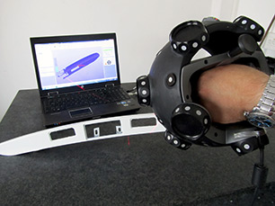 Tecnologías de medición en 3D en la industria del plástico: REHAU confía en el escáner óptico MetraSCAN 3D para la medición de prototipos y series